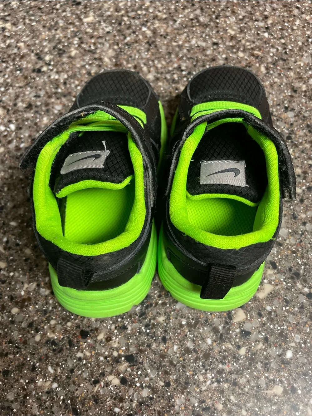 Kids Black & Neon Green Athletic Sneakers - Nike - 0602